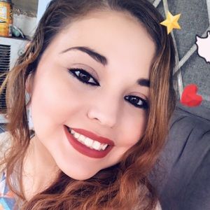 Meet your Posher, Carolina